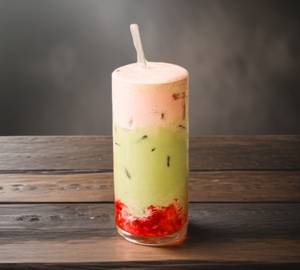 Iced Strawberry Matcha (350Ml)