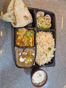 Veg Deluxe Thali