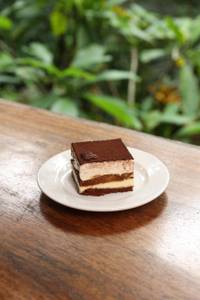 Tiramisu Cake