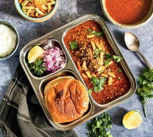 Marathi misal pav with 2 Pav (Medium)