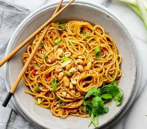 Crushed Peanuts & sesame noodles (big box)