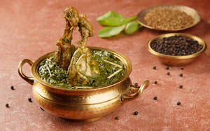 Awadhi Palak Chicken [2 Pcs]