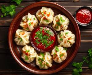 Veg Momos (8Pcs)