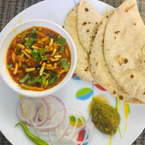 Sev Tamatar Veg Raita ,salad With 4 Amul Desi Ghee Chapati