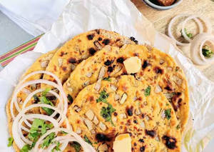 Missi Roti With Onion