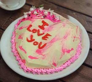 Love Non Heart Shape Pinata Colour Full Vanilla Cake