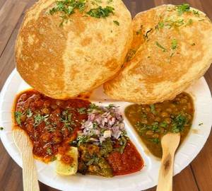 Chhole Bhature(2 pcs)