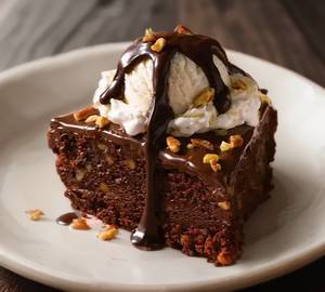 Hot Brownie with Vennila