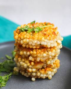 Sabudana Vada With curd fayalimixture 2 pieces 