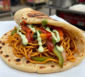 Chicken Noodles Roll 
