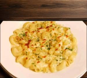 Veg White Sauce Macaroni With Cheese & Vegetables