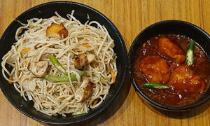 Chicken Hakka Noodles+ Chilli Chicken[ cn]