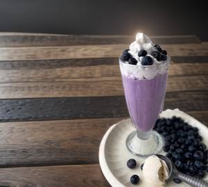 Blue berry milk shake