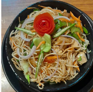 Veg Hakka Noodles