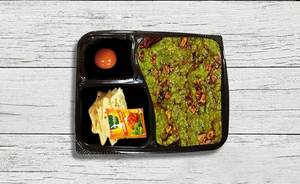 Lasooni Palak Dal Khichdi Thali