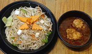 Veg Hakka Noodles With Chilly Chicken Combo Special