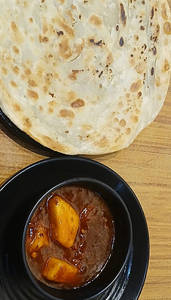 Lachha Paratha Chilly Paneer Combo.