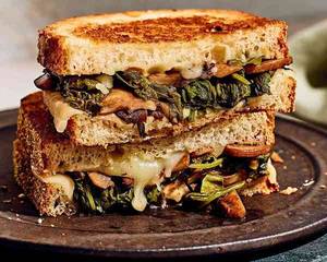 Cheesy Mushroom Sandwich