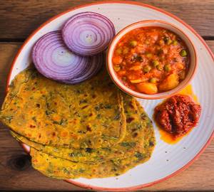 2 Methi paratha With Aloo Subji