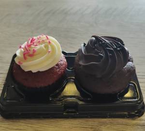Red velvet & Chlocate cupcakes each one piece