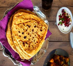 2 Paratha+Aloo Ki Sabzi+Curd+Pickle