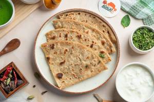 Aloo Paratha With Curd