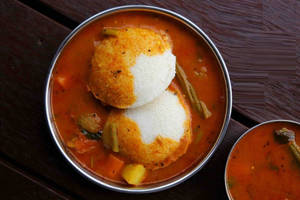 Idli Sambar [2 Pieces]