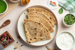 Gobhi Paratha With Curd
