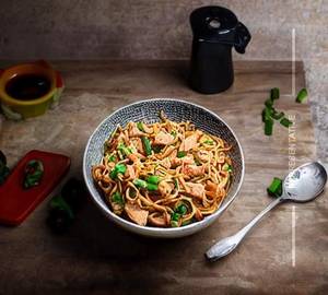 Chicken schezwan noodles