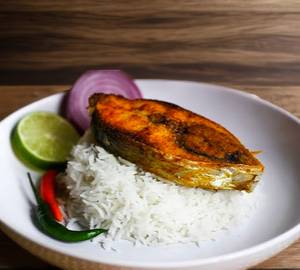 Plain rice, fish fry and salad