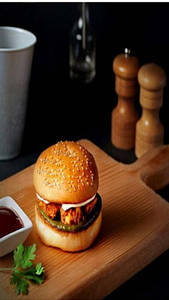Paneer Taka Tak Burger (100 Gm)