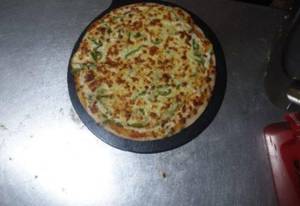 Cheese And Capsicum Pizza