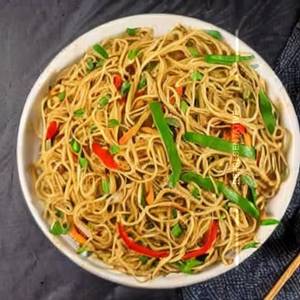 Veg Hakka Noodles Half