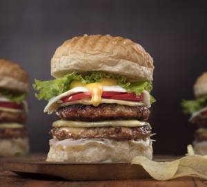 Cheesy Affair Burger