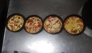 Veg Pizza Combo [7 Inches, Serves 1]
