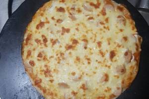 Saucy Chicken Pizza