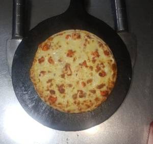 Paneer And Baked Beans Pizza