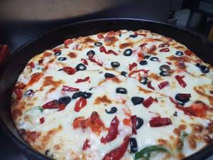 Spicy Chicken Seekh And Sausage Pizza