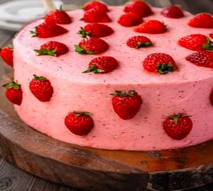 Strawberry Cake 500Gm