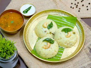 Ghee Pongal with Chutney and Rasam