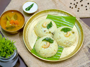 Ghee Pongal with Chutney and Sambar