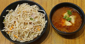 Veg Hakka Noodles + Chilly Paneer