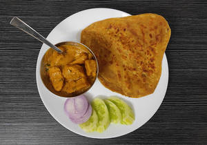 Soya Chaap Masala With 2 Lachcha Paratha