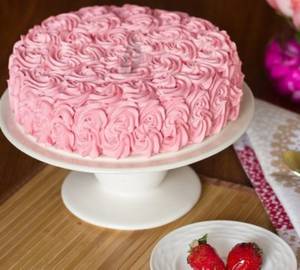 Eggless Strawberry Cake 450 Gm