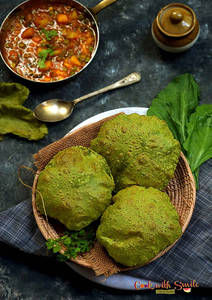 4 Palak Puri With Sabji