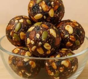 Saunth Gud  Laddu