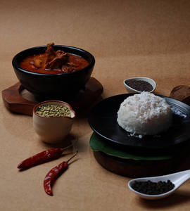 Puttu _ Nadan Chicken Curry Combo