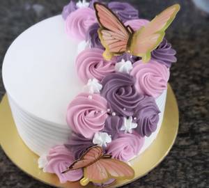 Eggless strawberry cake