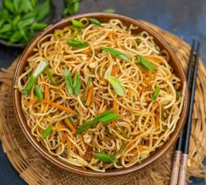 Veg Noodles (500 ml)