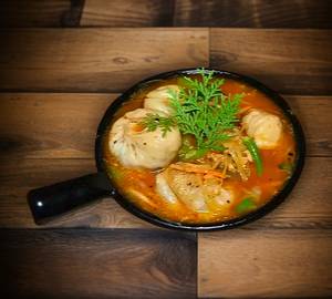 Veg Soupy Momos [6 Pieces]